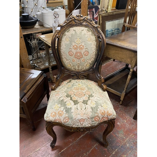 267 - A late Victorian hall chair