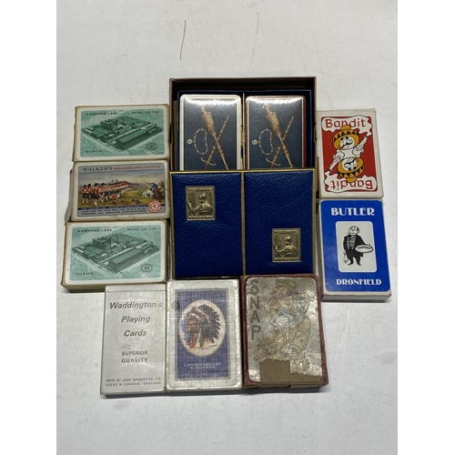 289 - A selection of vintage playing cards