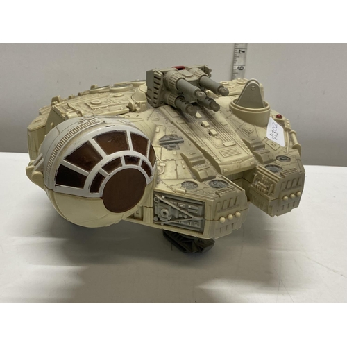 17 - A Star Wars Millennium Falcon 2001 Hasbro A/F