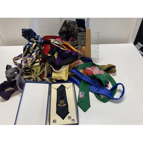 274 - A large quantity of neck ties including silk samples