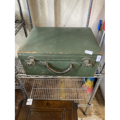 61D - A vintage green leather vanity case