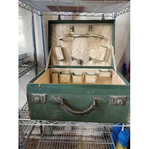 61D - A vintage green leather vanity case