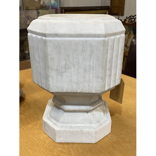 363 - A heavy antique marble font h29cm