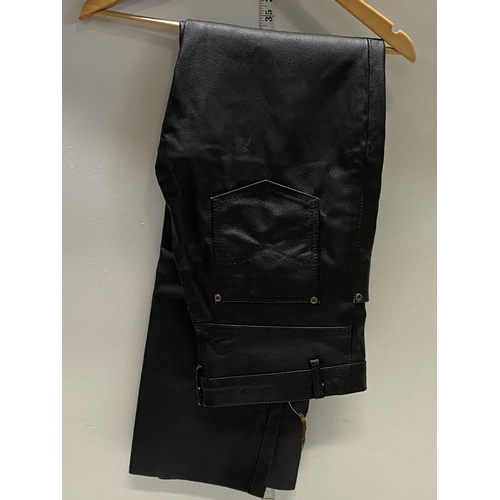 351 - A pair of men's leather trousers size 34W