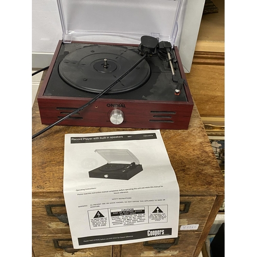 95 - A modern turntable with built in speakers (untested)