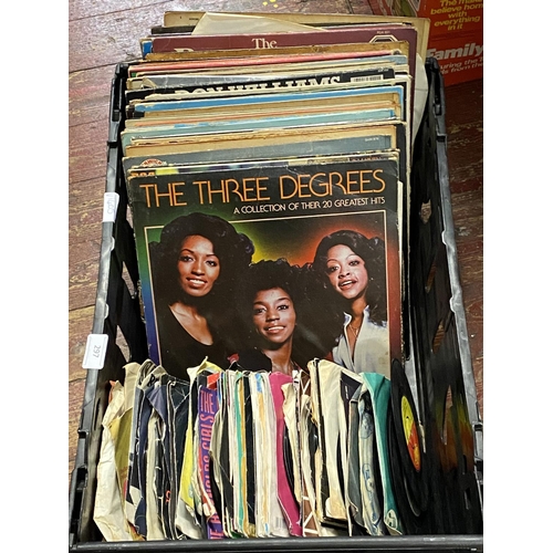 313 - A job lot of mixed genre LP records and singles mainly from 1960's, shipping unavailable Shipping un... 