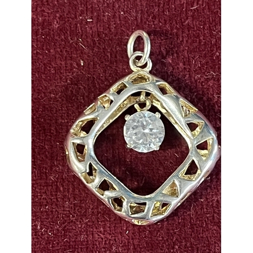 352 - A 925 silver pendant