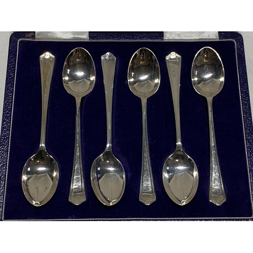 176B - A cased set of six hallmarked silver teaspoons