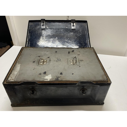 236 - A large US Navy WW2 period ammunition box 53x37x20cm. No shipping