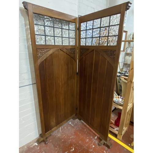 351 - A antique Oak clerics privacy screen with leaded glass panels. 190cm high x 154cm wide when opened. ... 