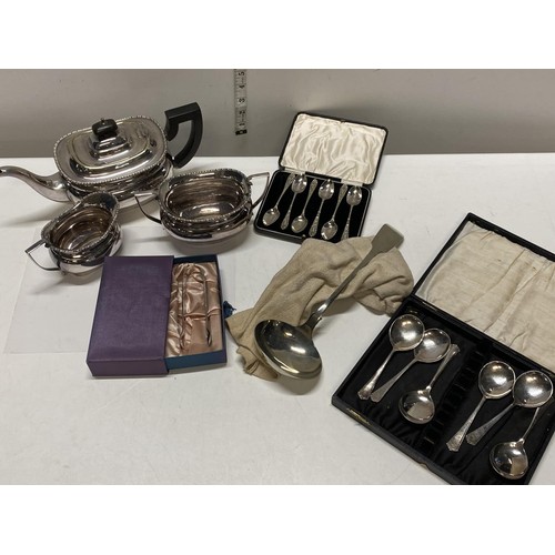 335F - A job lot of assorted silver plated wares