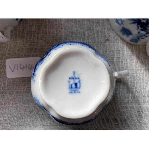 44 - A antique Finnish Arabia blue and white tea service, 34 pieces, shipping unavailable