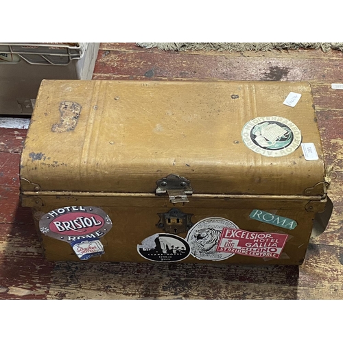 265 - A vintage metal travelling trunk 50x30,30cm, shipping unavailable