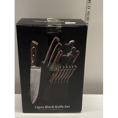 272 - A boxed 15 piece knife set (unchecked)