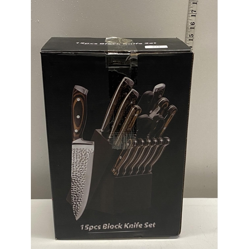 274 - A boxed 15 piece knife set (unchecked)