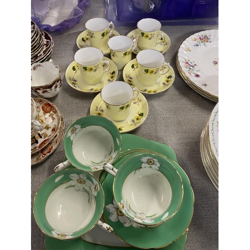 286 - A part Paragon tea service and a Royal Imperial coffee set, shipping unavailable