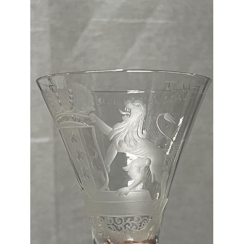 196 - A very rare circa 1750 Dutch glass depicting the coat of arms for Amsterdam, reads around rim 'T. We... 