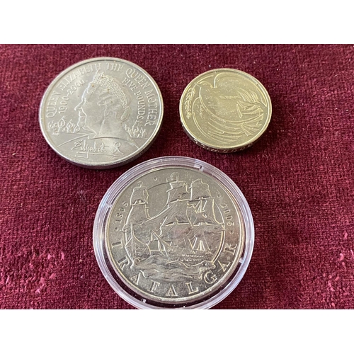 113 - A collectable £5 and £2 coin and one other