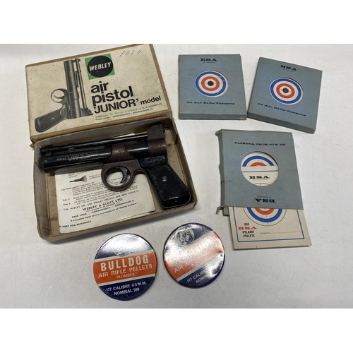 239D - A Webley .177 air pistol junior in original box with selection of target and pellets (UK mainland po... 