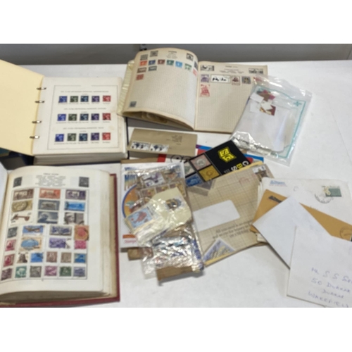 290 - A good selection of vintage stamp albums and loose stamps etc