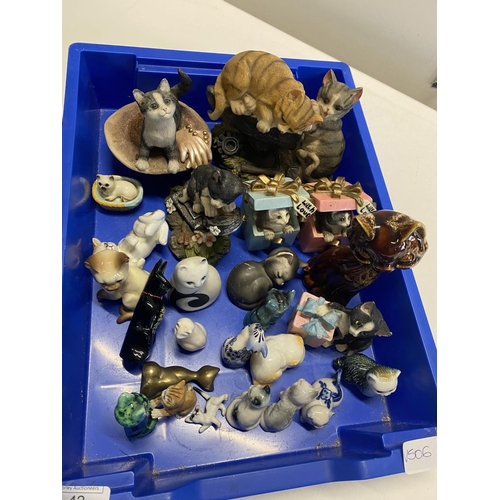 42 - A job lot of ceramic cats figures.Shipping unavailable