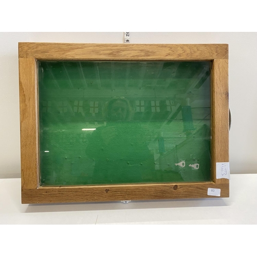 60 - A dealers blazed display cabinet with key.60x45 cm.Shipping unavailable