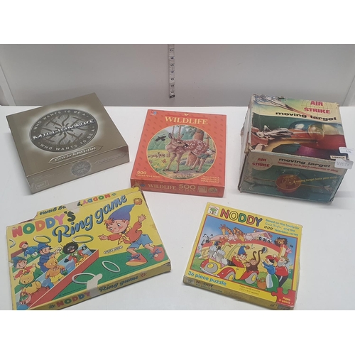 156 - A selection of assorted vintage games and puzzles (unchecked)