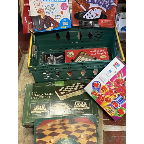 249 - A box full of assorted vintage games (unchecked)