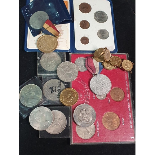 126 - A job lot of assorted commemorative coins and medals etc