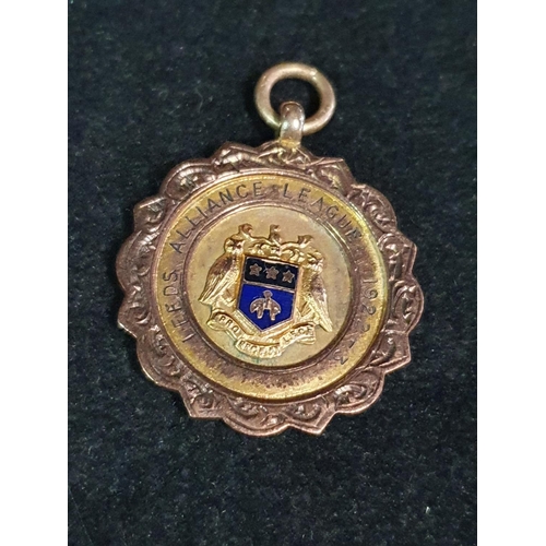 133 - A hallmarked 9ct gold medal dated 1923 total weight 8.38g