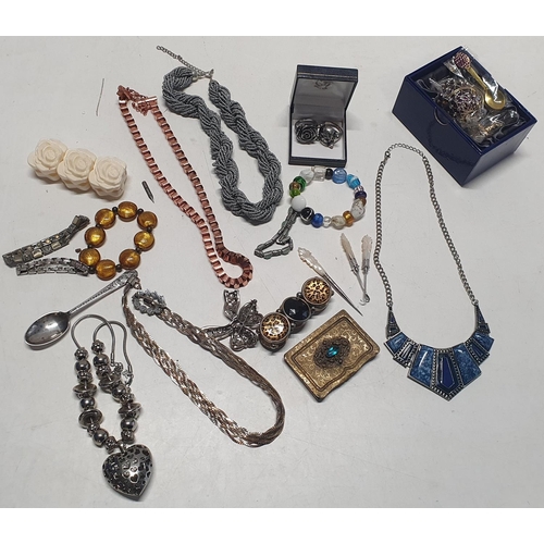 391 - A job lot of assorted costume jewellery and other items