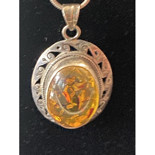 173 - A vintage 925 silver and amber pendant on silver chain