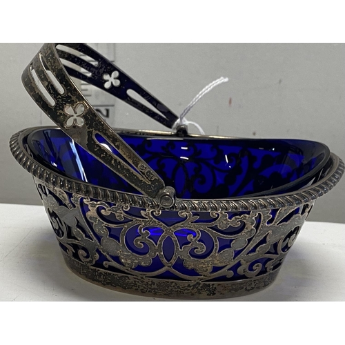 208 - A hallmarked for Birmingham 1904 silver basket with Bristol blue glass liner (silver weight 102g)