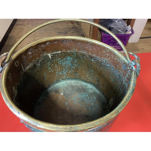 89 - A antique handmade copper and brass bucket with inscribed date to rim '1808' h29 x d37cm, shipping u... 