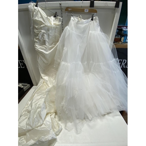 468 - A ladies wedding dress