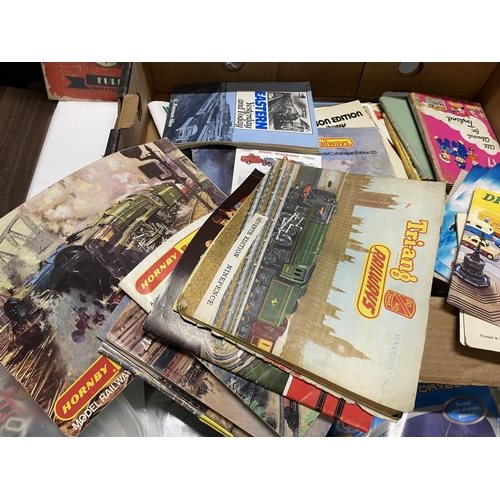 50 - A job lot of assorted modelling books Comics Batman, Blake 7, Thunderbirds and other items.