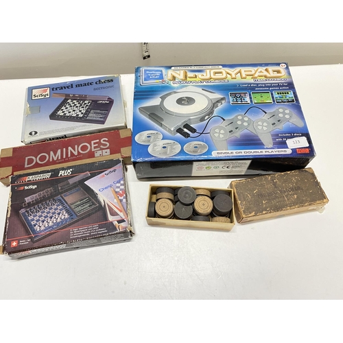 123 - A selection of vintage travelling games and other