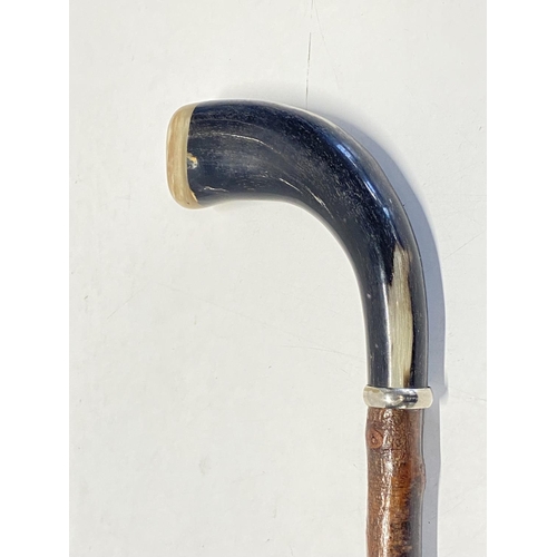 132 - A vintage walking cane with a horn handle.  no shipping