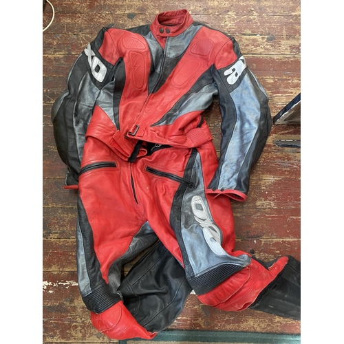 164 - A set of AXO all in one motorbike leathers size 58.