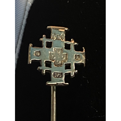 236 - A boxed 9ct gold Jerusalem cross stick pin