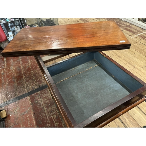 87A - A early Victorian swivel  & flip top table with storage under. Open size : 102cm x 100cm x 75cm tall... 