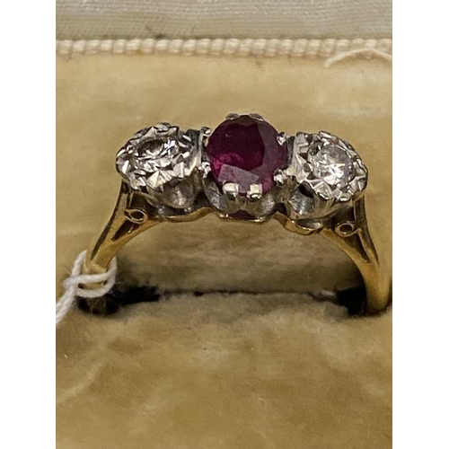 141E - A vintage 18ct gold two stone diamond and pink sapphire ring size M 4g