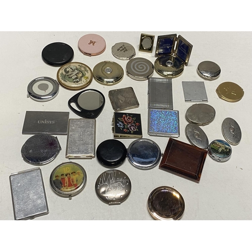 39 - A large selection of mixed compacts