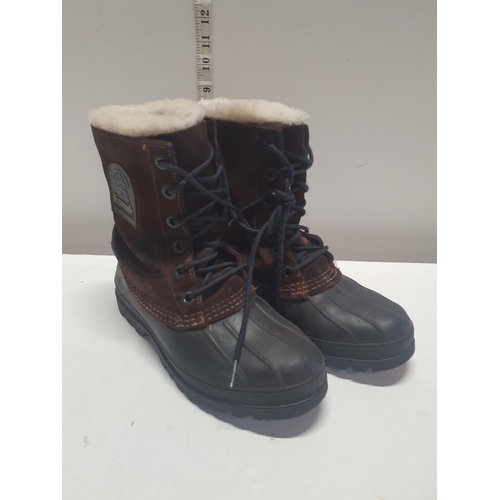 19 - A pair of Kamik ladies boots size 6 (worn)