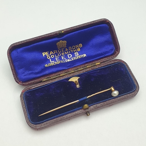 62 - A antique 14ct gold stick pin & stud in original case.