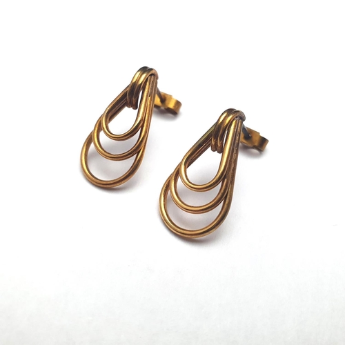 64 - A pair of vintage 9ct gold earrings. 2.18grams