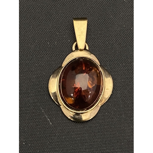 108 - A 9ct gold and Amber ring pendant and earring set (ring size M) total weight 6.14g