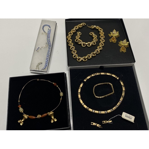 122B - A selection of assorted statement piece jewellery