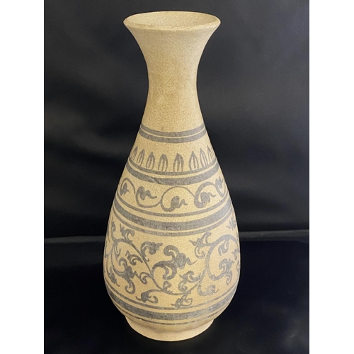 220 - A antique, circa 15th/16th century, Thai Kalong vase h24cm