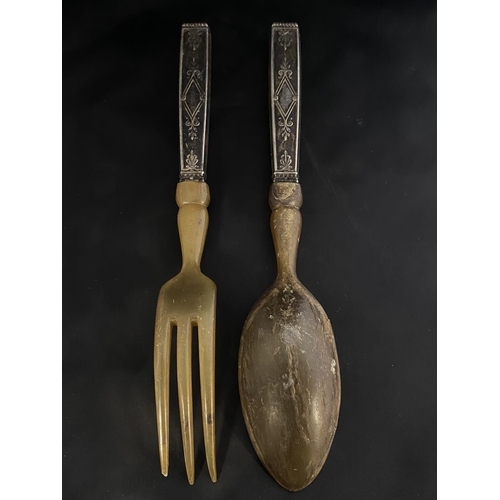 227 - A antique French Christofle silver handled and horn salad servers (slight damage to horn)